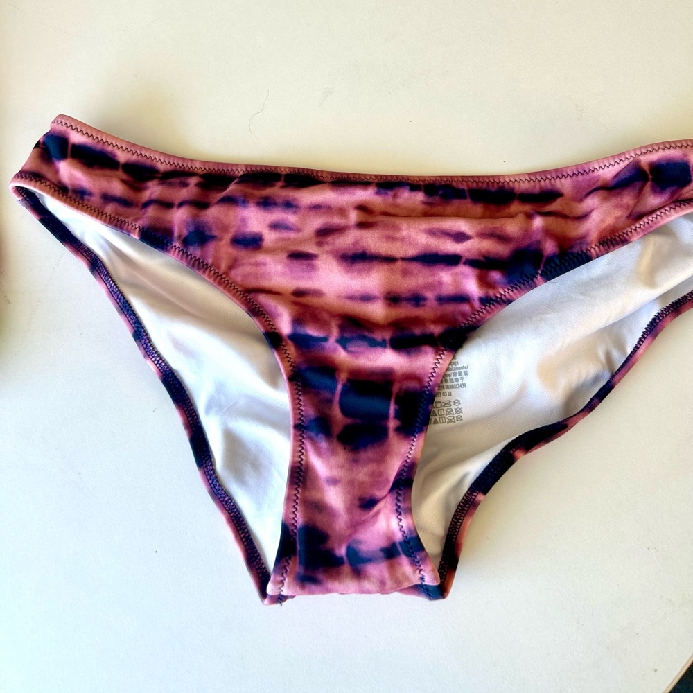 Victoria’s Secret Pink Cheeky bikini bottom, MD